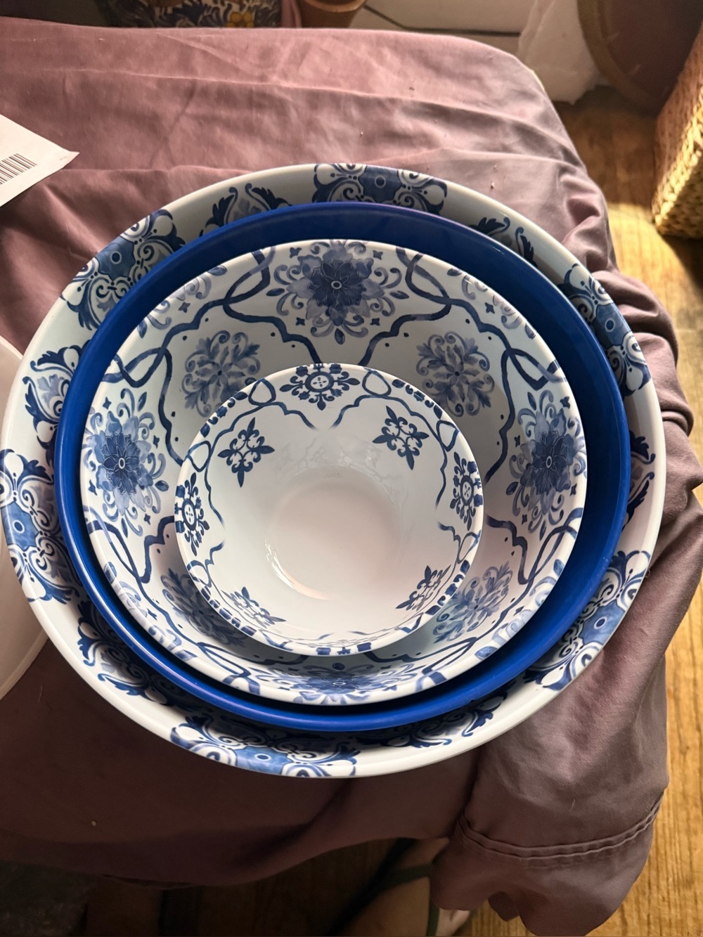 Blue and White Floral Nested Mixing Bowls. Never used- with lids